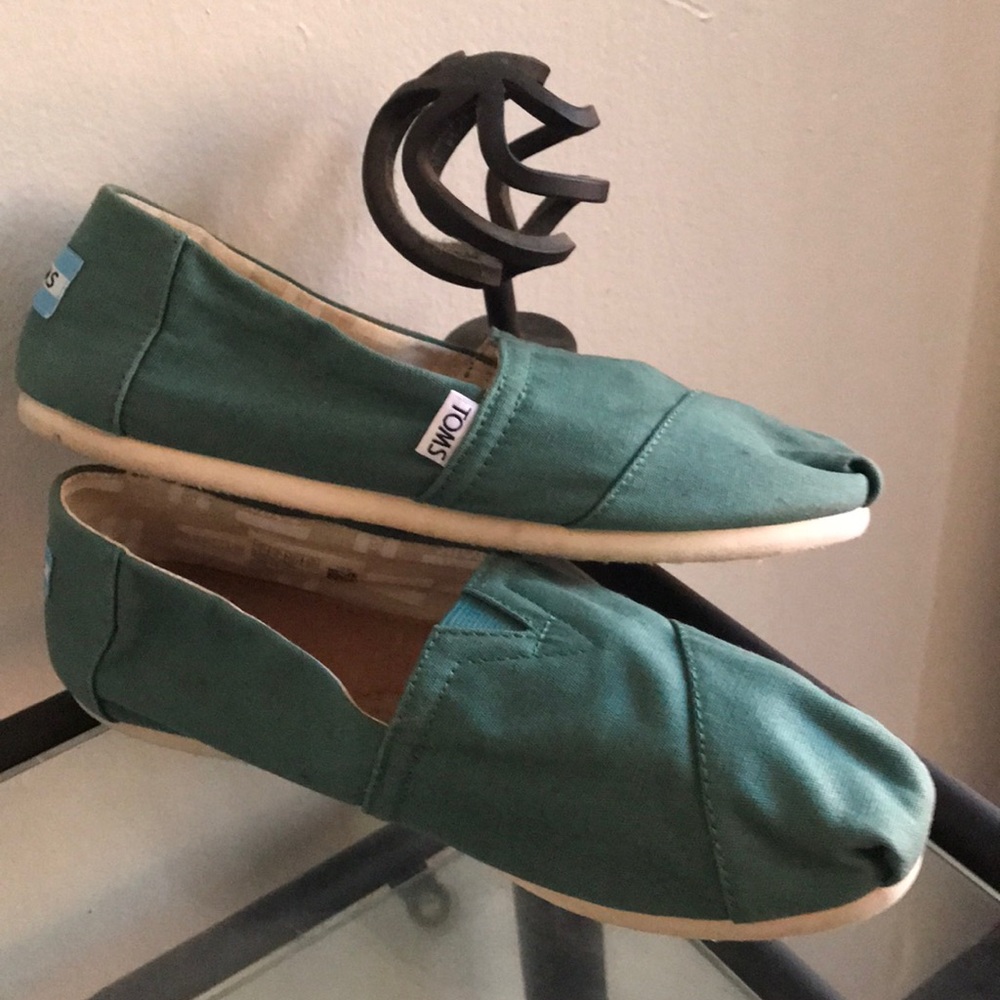 Toms Shoes